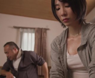 Hiếp vợ nhân viên dáng ngon